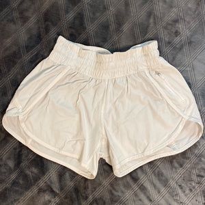 lululemon tracker low rise shorts